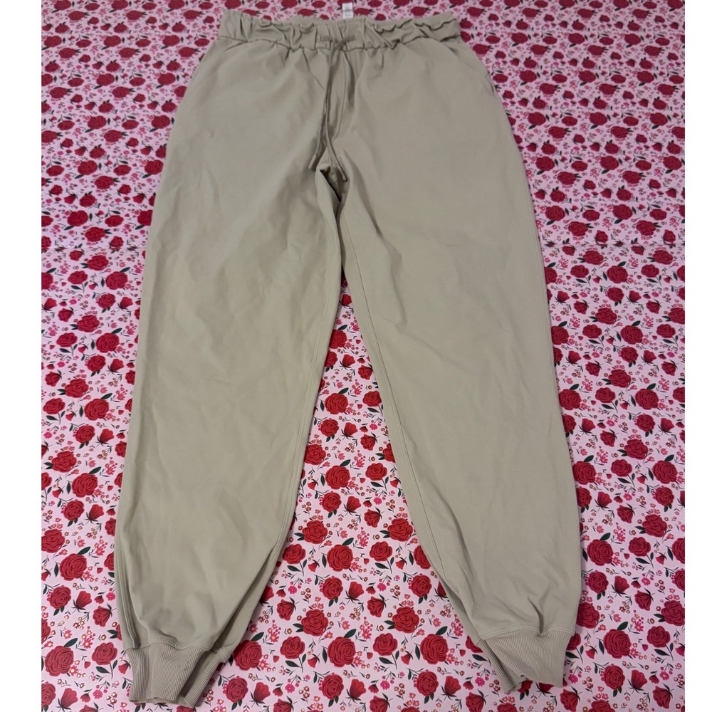 Lululemon Beyond the Studio Jogger Tan‎ Beige Paperbag Waist Pants Size 8
C1